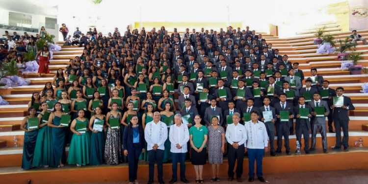 Escuelas antorchistas de Tecomatlán entregan nuevos profesionistas a la sociedad