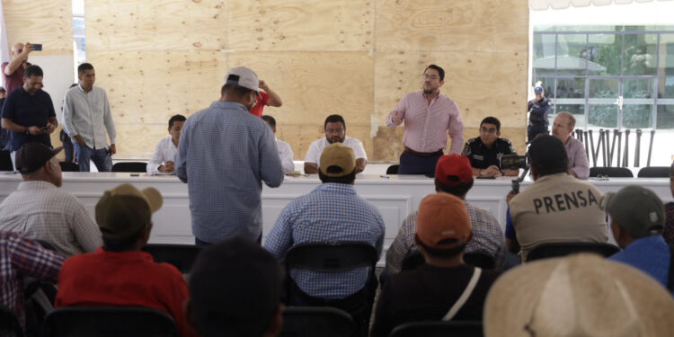 Liberan la Autopista del Sol y los 13 funcionarios retenidos en Guerrero