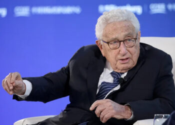 Ministro de Defensa de China se reúne con Kissinger en Pekín