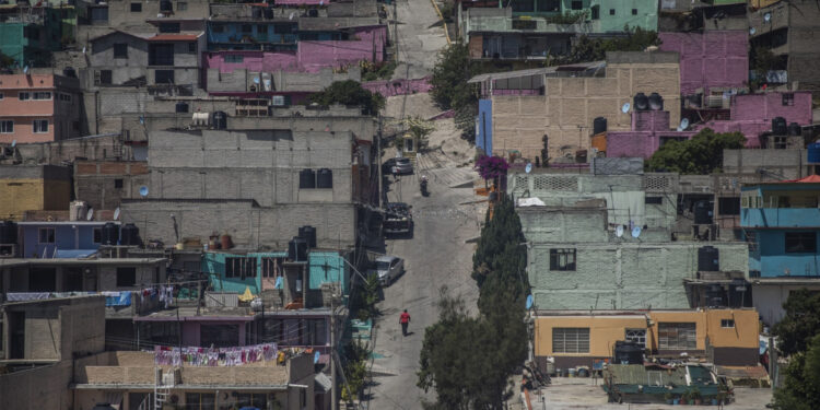 Hogares ricos ganan 15 veces más que los pobres: Inegi