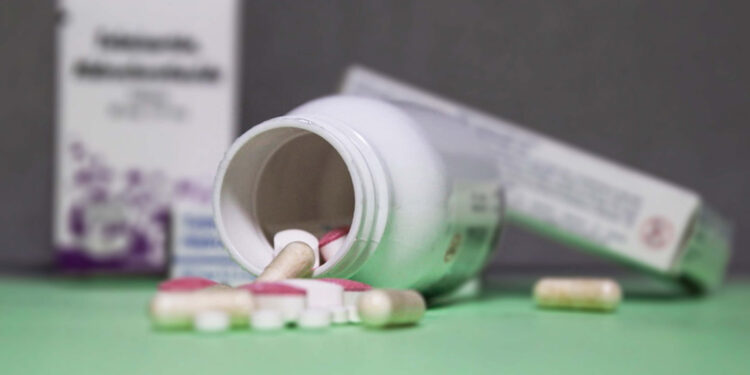 Desabasto de medicamentos crea mercado negro