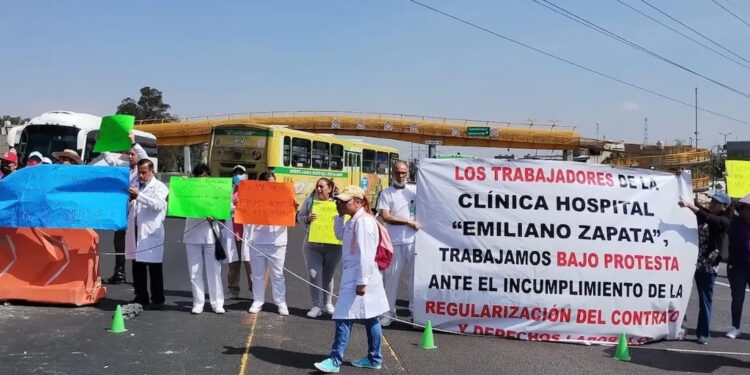 Personal de salud de CDMX protesta contra incorporación al IMSS-Bienestar
