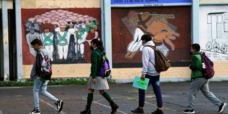 Educación sigue rezagada con 4T: FNERRR