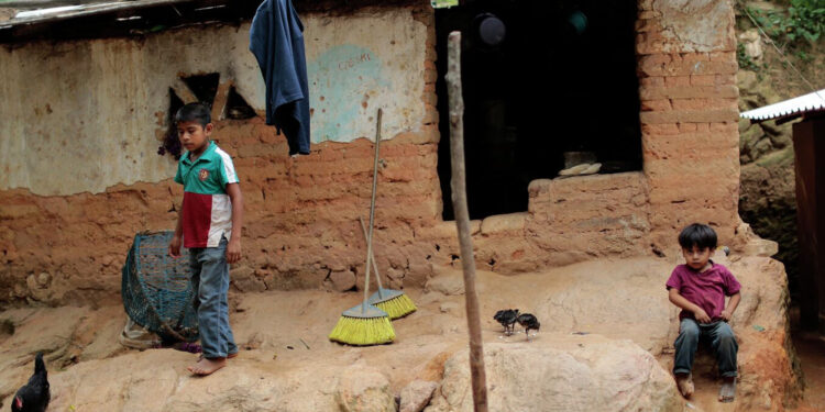 Pandemia e inflación llevaron a la pobreza a 165 millones de personas en tres años: ONU