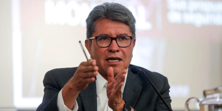Ricardo Monreal aboga por regresar al Ejército a los cuarteles