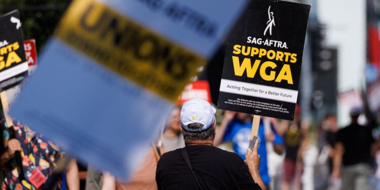 Actores de Hollywood se declaran en huelga