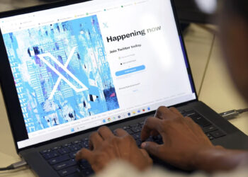 Adiós al pájaro azul: Elon Musk cambia logotipo de Twitter por una X