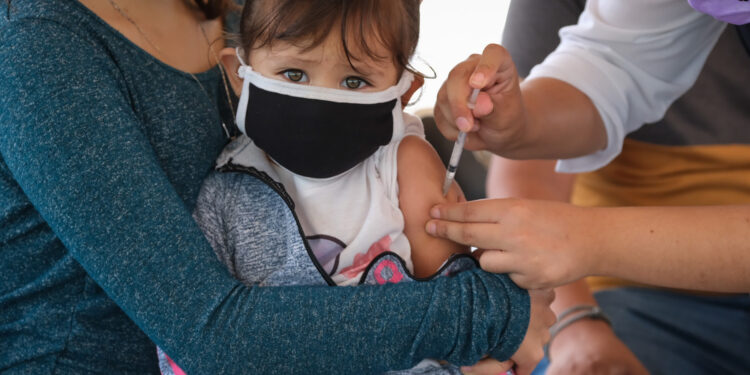 Sólo 83% de los niños del mundo recibieron vacuna contra el sarampión en 2022: OMS