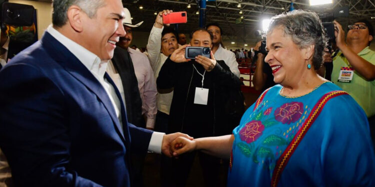 PRI prepara “puñalada” contra Paredes