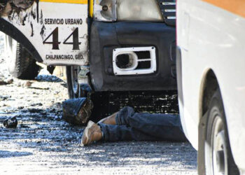 Atacan a balazos paradero de ‘combis’ en Chilpancingo: matan a choferes y pasajeros