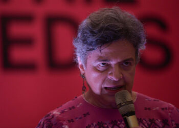 Beatriz Paredes se resiste a declinar por Xóchitl