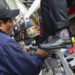 Pobreza “reduce” levemente, pero incrementa rezago educativo y acceso a salud: Coneval