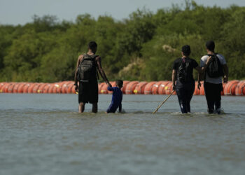México reporta hallazgo de cuerpo sin vida atorado en boyas del río Bravo