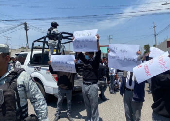 La CFE vs los estudiantes