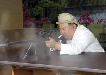 Kim Jong Un promete innovar y aumentar producción de armas