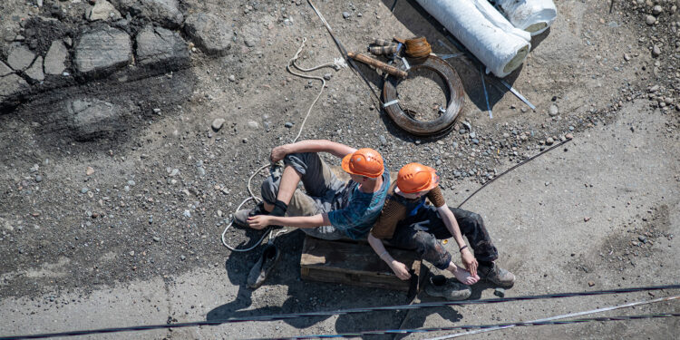 ¿“El hombre es el lobo del hombre”?