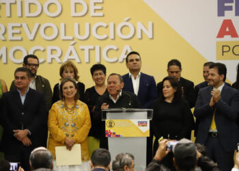 PRD hace oficial su apoyo a Xóchilt Gálvez