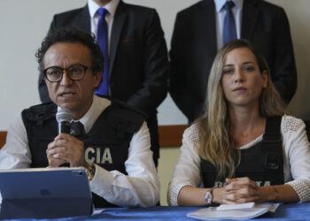 Designan a periodista para sustituir a candidato presidencial asesinado en Ecuador