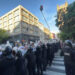 Personal de salud de CDMX protesta en Palacio Nacional: policías los encapsulan