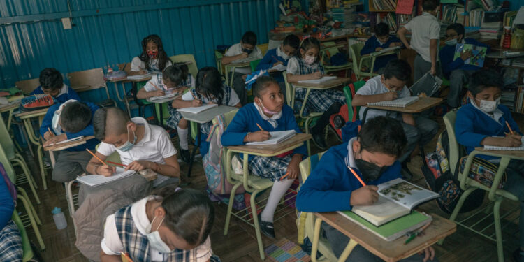 Rezago educativo sigue en aumento desde 2016; con AMLO se profundiza