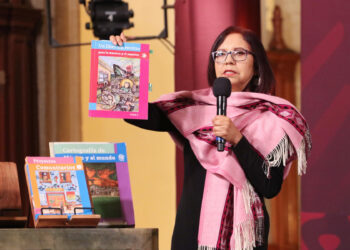 Ordenan frenar distribución de libros de texto