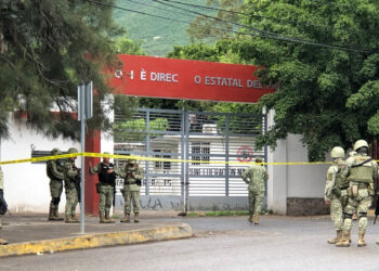 Hallan dos granadas sin explotar frente a sede del PRI en Chilpancingo