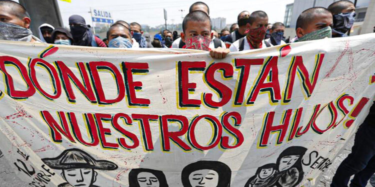 Paciencia de familias de Ayotzinapa se agota en la víspera del noveno aniversario