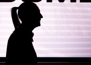 El Metro, colapsándose; el gobierno, comprando votos