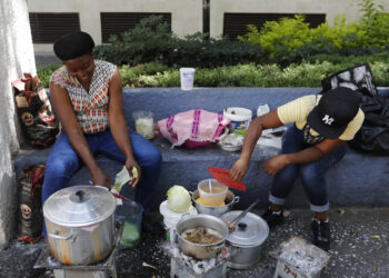 Ola migratoria alcanza a la CDMX con extranjeros en las calles