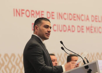 AMLO defiende a Omar García Harfuch, implicado en caso Ayotzinapa