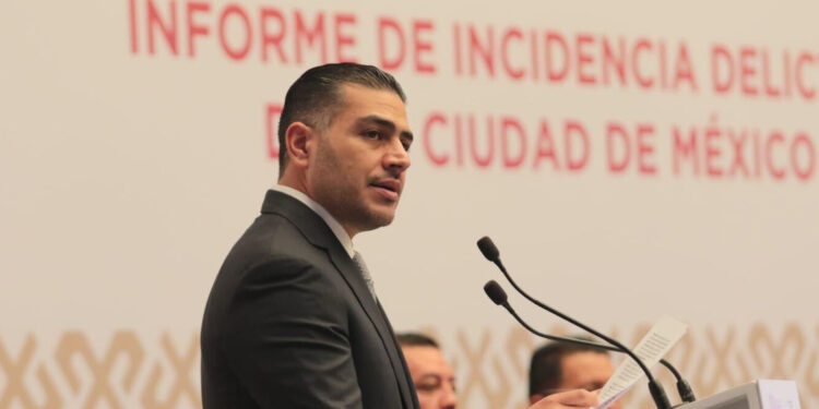 AMLO defiende a Omar García Harfuch, implicado en caso Ayotzinapa