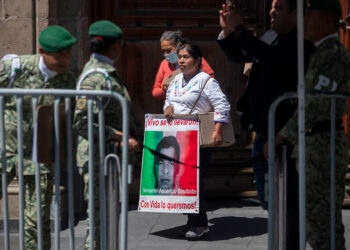 Exigen a AMLO que no encubra al Ejército por caso Ayotzinapa