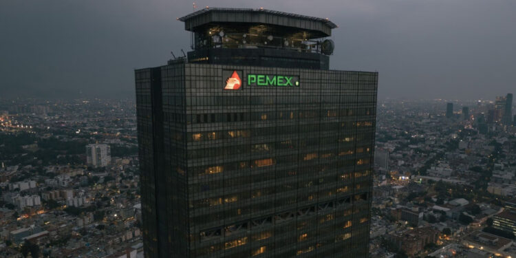 PPEF 2024 propone inyectar más dinero a Pemex para pagar deudas vencidas