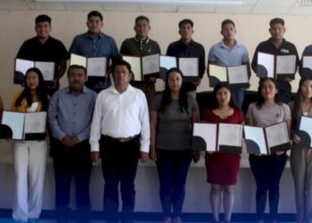 Entrega Tecnológico de Tecomatlán, Puebla, títulos profesionales