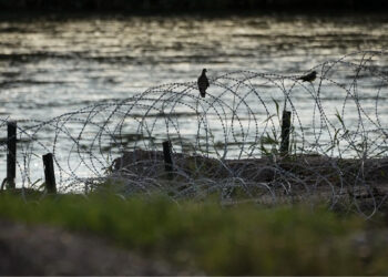Jueza de EE.UU. ordena no cortar alambre de púas en frontera con México