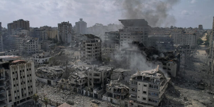 Israel continúa ataques contra Gaza; también se lanza contra Siria