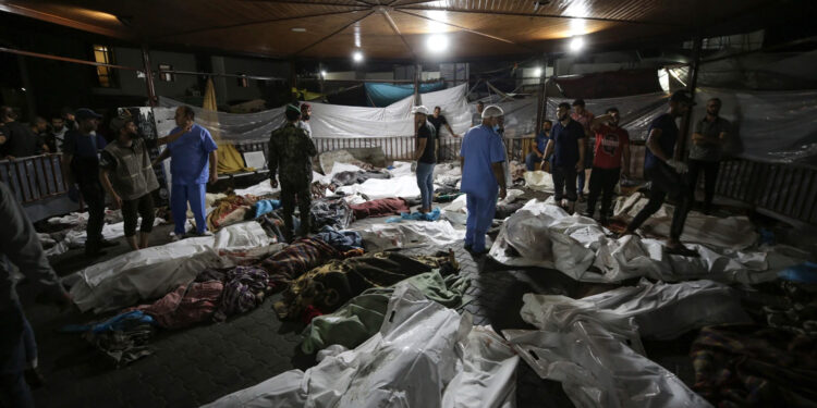 Israel mata a 500 palestinos en un hospital de Gaza