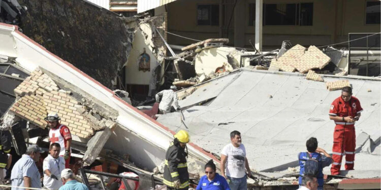 Colapsa techo de iglesia católica en Ciudad Madero, Tamaulipas; hay 10 muertos y 60 heridos