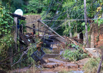 Huracán Lidia deja un muerto, desbordamientos e inundaciones