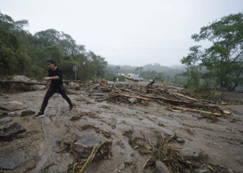 Huracán Otis deja destrozos, damnificados y comunidades incomunicadas en Guerrero