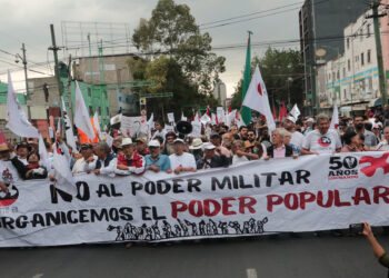 Marchan universitarios por 55 aniversario de la masacre del 2 de octubre
