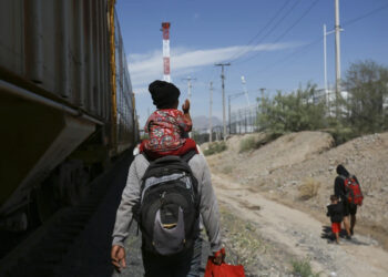 México convoca a cumbre latinoamericana por crisis migratoria