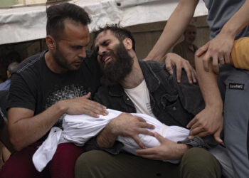 Van más de 8 mil muertos palestinos por bombardeos de Israel