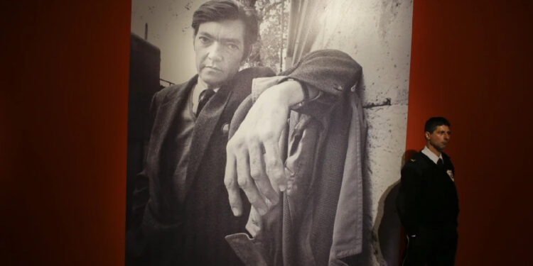 Subastan borrador de la obra “Historias de Cronopios y de Famas” de Cortázar con siete textos inéditos