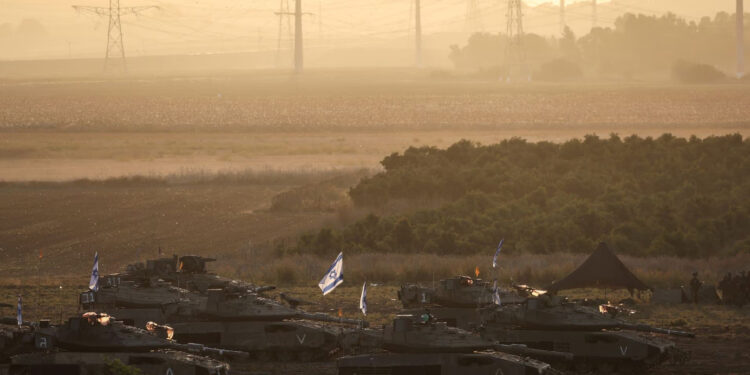 Israel prepara invasión a Gaza; soldados esperan orden de entrada