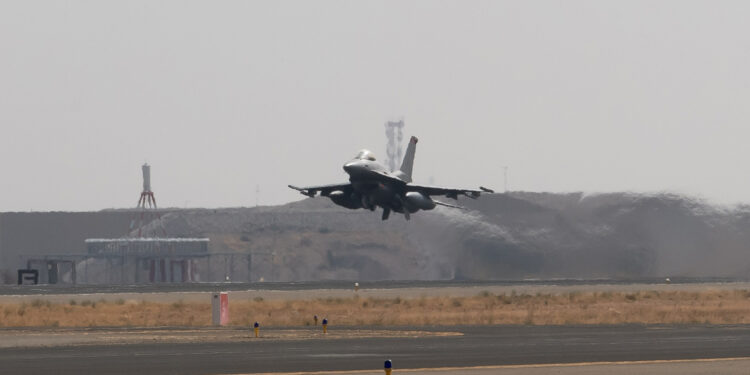 EE.UU. bombardea bases militares de Irán en Siria