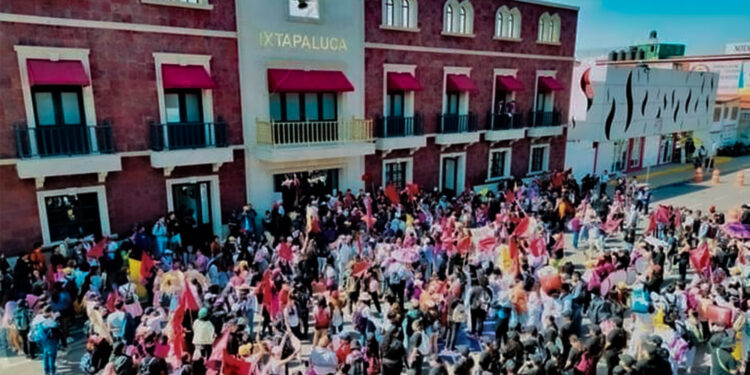 Universitarios de Ixtapaluca denuncian con protestas la negativa de apoyos gubernamentales del alcalde Felipe Arvizu