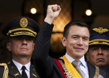 Daniel Noboa jura como presidente de Ecuador