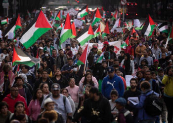 Mexicanos piden a AMLO romper relaciones con Israel por genocidio en Palestina