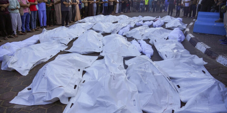 Israel sitia el norte de Gaza; cifra de palestinos muertos aumenta a más de 10 mil